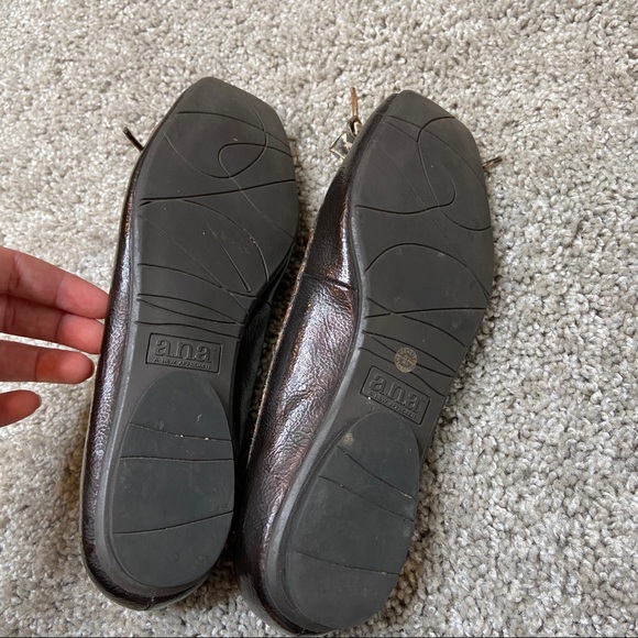 A.N.A. Women’s brown faux leather flats Sz 6.5 - Picture 4 of 5
